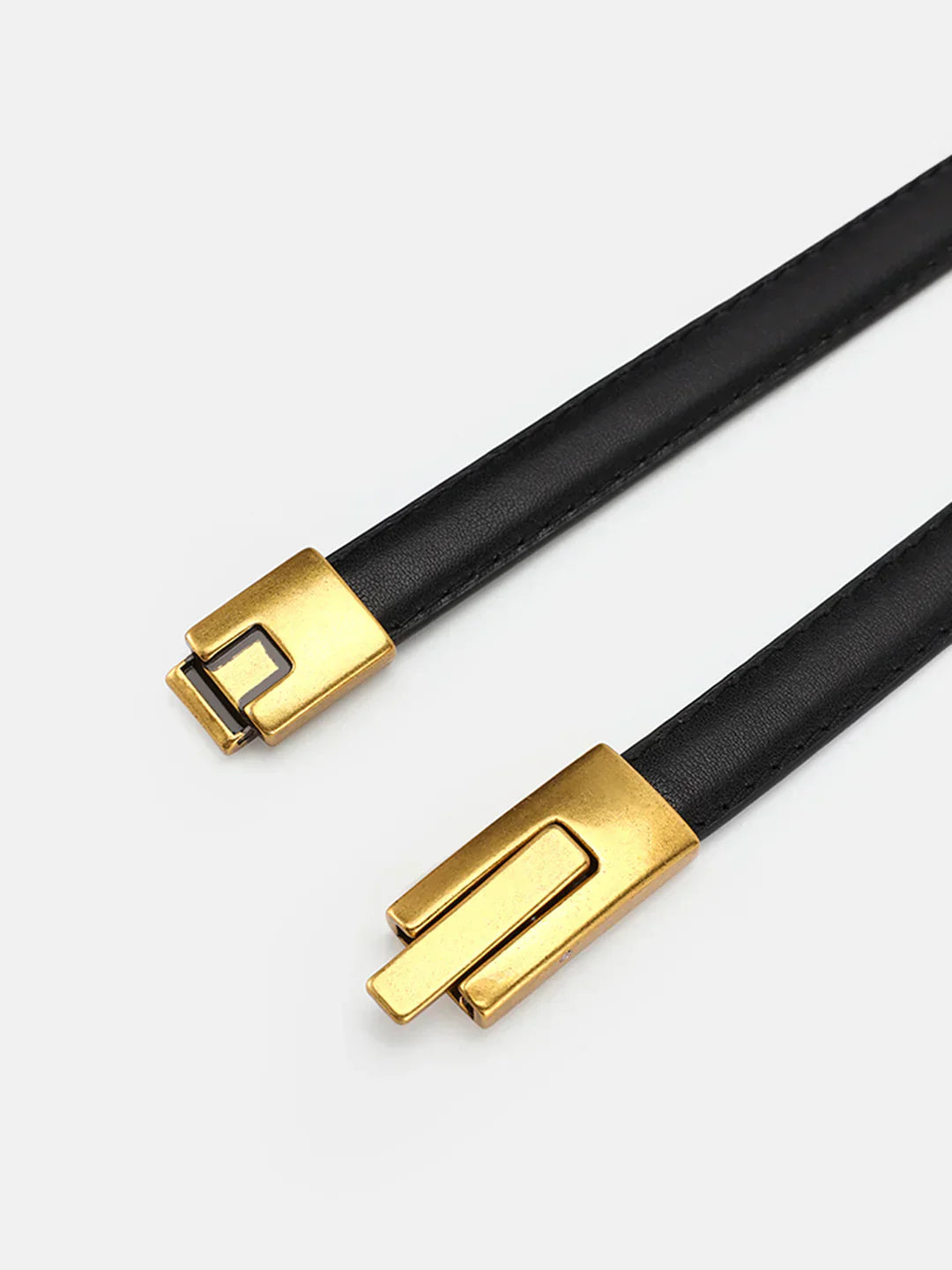 James & Elly™ | Slim Vintage Leather Belt with Magnetic Closure