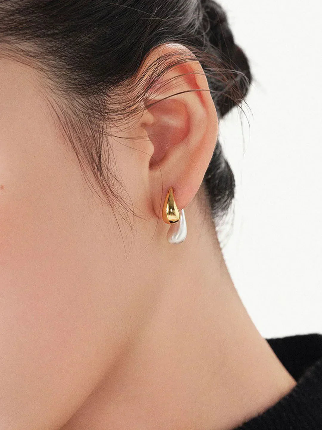 James & Elly™ | Bicolour drop-shaped earrings always elegant