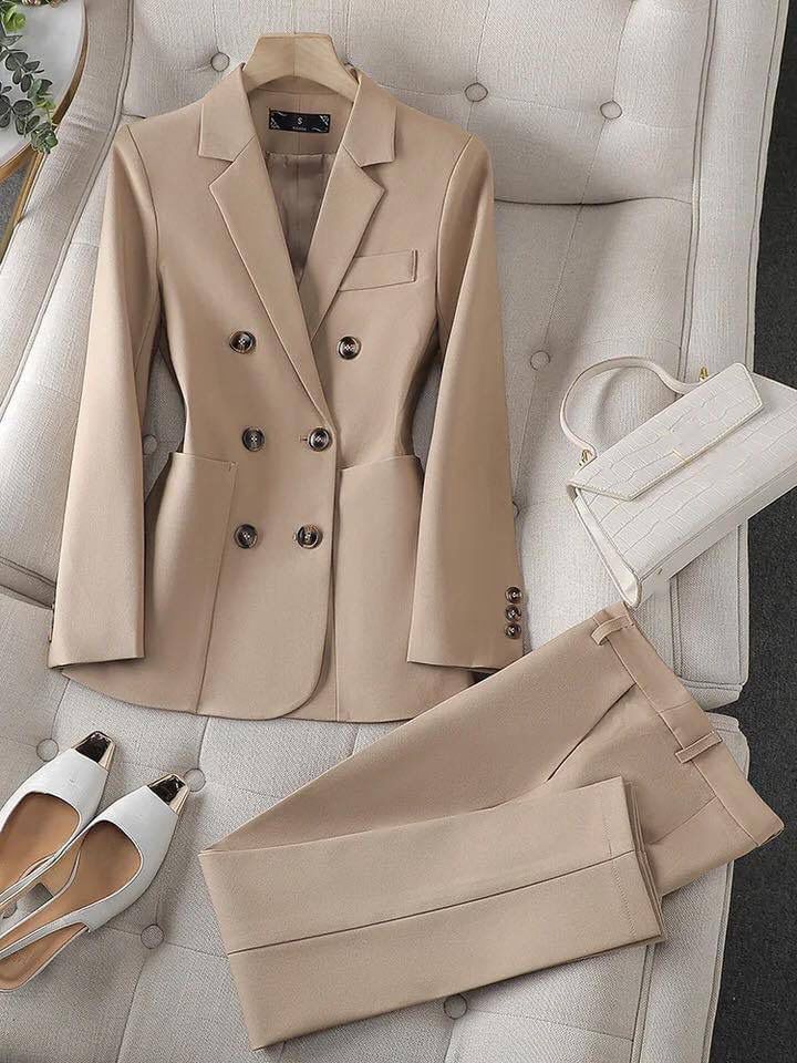 James & Elly™ | Blazer and Trouser Set in Nude